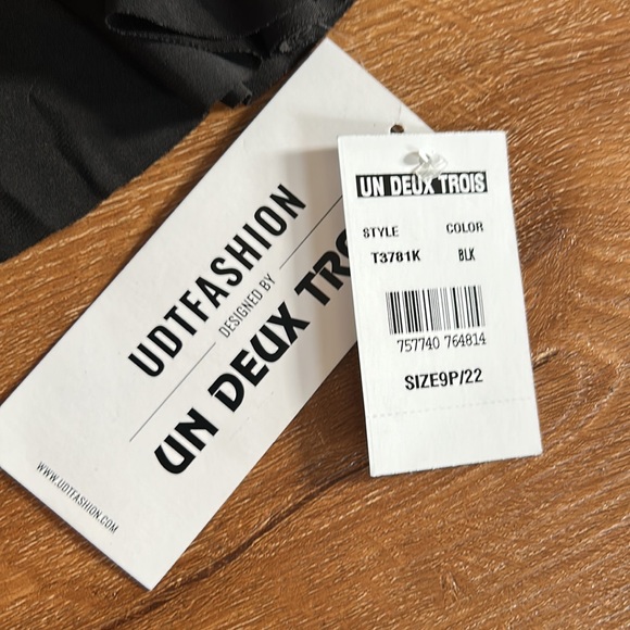 NEW Girl’s Black Long-Sleeve Dress, Size 9P - Picture 6 of 6